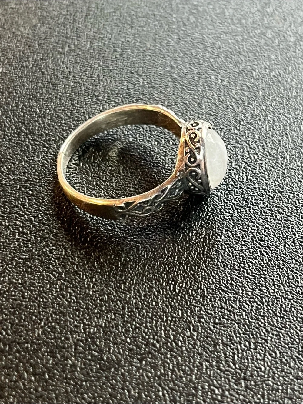 Sterling Silver Moonstone Ring - White w/ blue flash. Decorative band. Sz 8